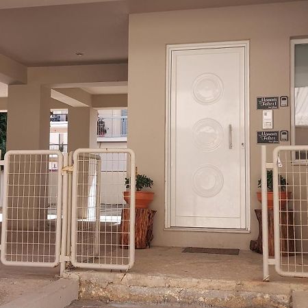 Momenti Felici Apartment Artemida  Ngoại thất bức ảnh